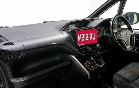 Toyota Voxy III, 2018 год, 1 949 000 рублей, 17 фотография