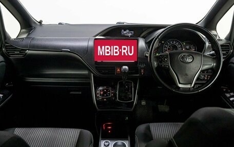 Toyota Voxy III, 2018 год, 1 949 000 рублей, 19 фотография