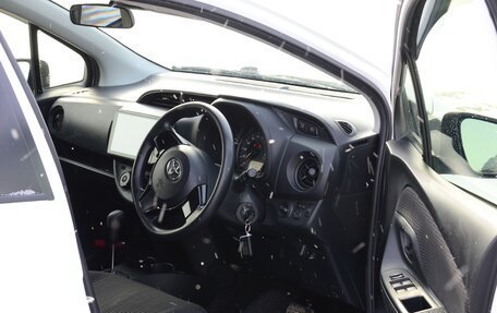 Toyota Vitz, 2019 год, 990 000 рублей, 10 фотография