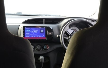 Toyota Vitz, 2019 год, 990 000 рублей, 12 фотография