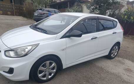 Hyundai Solaris II рестайлинг, 2011 год, 900 000 рублей, 2 фотография