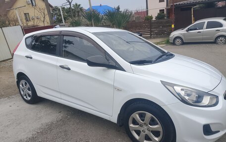 Hyundai Solaris II рестайлинг, 2011 год, 900 000 рублей, 3 фотография