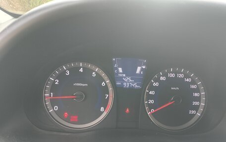 Hyundai Solaris II рестайлинг, 2011 год, 900 000 рублей, 11 фотография