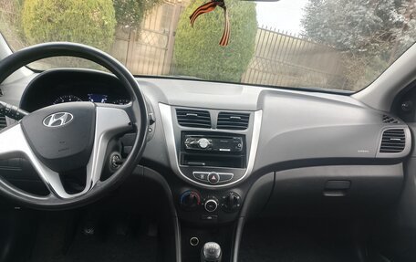 Hyundai Solaris II рестайлинг, 2011 год, 900 000 рублей, 10 фотография