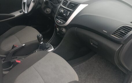 Hyundai Solaris II рестайлинг, 2011 год, 900 000 рублей, 9 фотография