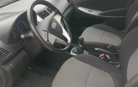 Hyundai Solaris II рестайлинг, 2011 год, 900 000 рублей, 7 фотография