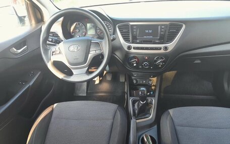 Hyundai Solaris II рестайлинг, 2018 год, 1 675 000 рублей, 8 фотография