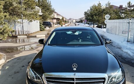 Mercedes-Benz E-Класс, 2020 год, 3 500 000 рублей, 4 фотография