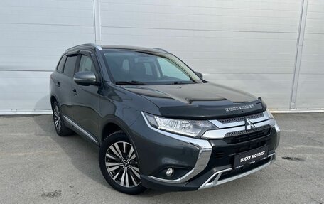 Mitsubishi Outlander III рестайлинг 3, 2019 год, 2 489 000 рублей, 3 фотография