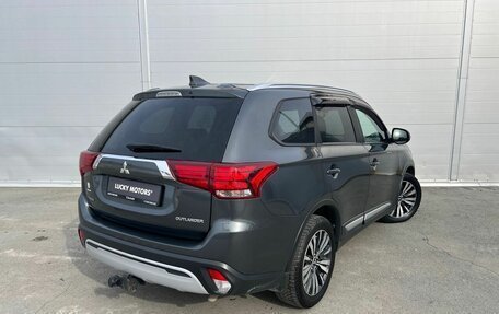 Mitsubishi Outlander III рестайлинг 3, 2019 год, 2 489 000 рублей, 8 фотография