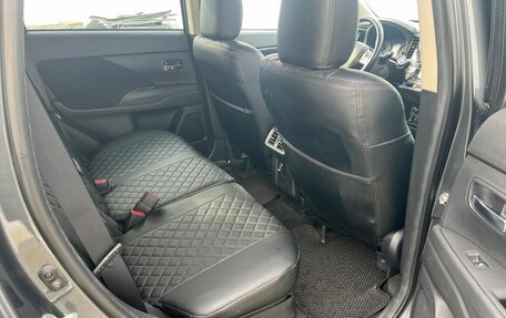 Mitsubishi Outlander III рестайлинг 3, 2019 год, 2 489 000 рублей, 13 фотография