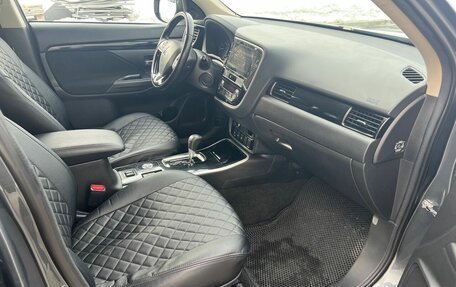 Mitsubishi Outlander III рестайлинг 3, 2019 год, 2 489 000 рублей, 11 фотография