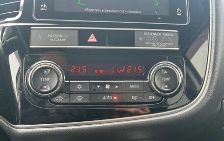 Mitsubishi Outlander III рестайлинг 3, 2019 год, 2 489 000 рублей, 15 фотография