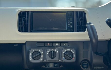 Toyota Passo III, 2012 год, 699 999 рублей, 20 фотография