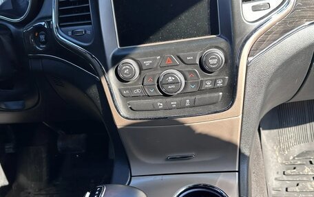 Jeep Grand Cherokee, 2014 год, 2 800 000 рублей, 21 фотография