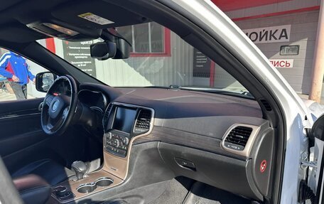 Jeep Grand Cherokee, 2014 год, 2 800 000 рублей, 24 фотография