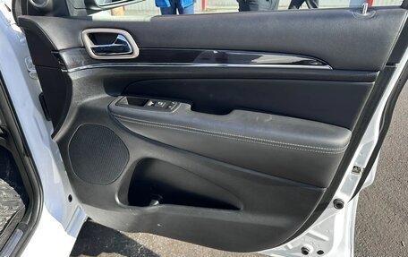 Jeep Grand Cherokee, 2014 год, 2 800 000 рублей, 26 фотография