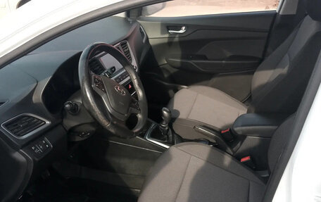 Hyundai Solaris II рестайлинг, 2018 год, 1 250 000 рублей, 9 фотография