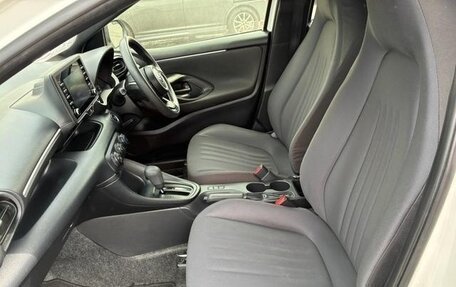 Toyota Yaris, 2021 год, 1 120 000 рублей, 11 фотография