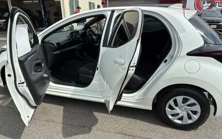 Toyota Yaris, 2021 год, 1 120 000 рублей, 7 фотография