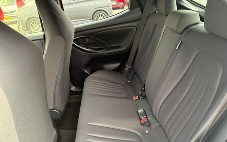 Toyota Yaris, 2021 год, 1 120 000 рублей, 18 фотография