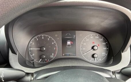 Toyota Yaris, 2021 год, 1 120 000 рублей, 12 фотография