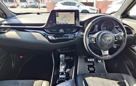 Toyota C-HR I рестайлинг, 2021 год, 1 827 000 рублей, 8 фотография