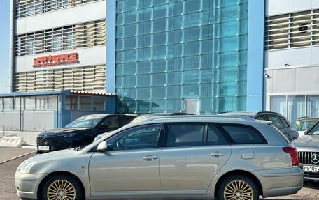 Toyota Avensis III рестайлинг, 2005 год, 700 000 рублей, 2 фотография