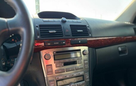 Toyota Avensis III рестайлинг, 2005 год, 700 000 рублей, 13 фотография