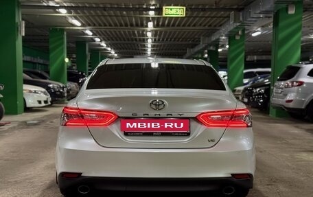 Toyota Camry, 2021 год, 3 650 000 рублей, 6 фотография