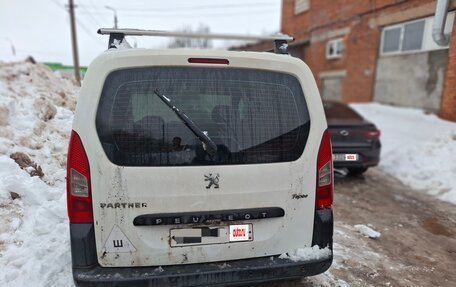 Peugeot Partner II рестайлинг 2, 2012 год, 350 000 рублей, 2 фотография