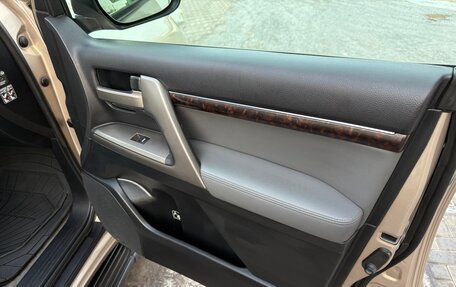 Toyota Land Cruiser 200, 2011 год, 3 990 000 рублей, 23 фотография