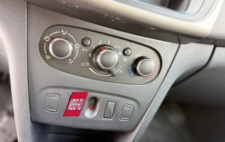 Renault Logan II, 2017 год, 390 000 рублей, 6 фотография