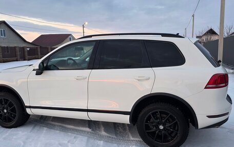 Volkswagen Touareg III, 2011 год, 1 750 000 рублей, 2 фотография