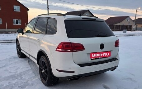Volkswagen Touareg III, 2011 год, 1 750 000 рублей, 3 фотография