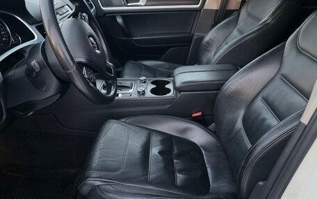 Volkswagen Touareg III, 2011 год, 1 750 000 рублей, 6 фотография