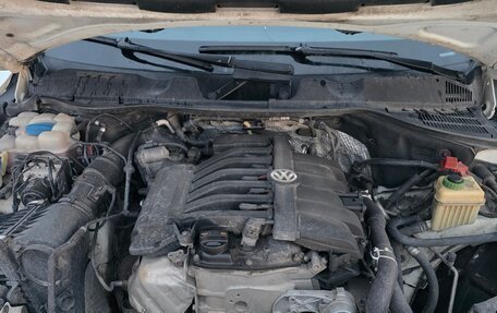 Volkswagen Touareg III, 2011 год, 1 750 000 рублей, 10 фотография