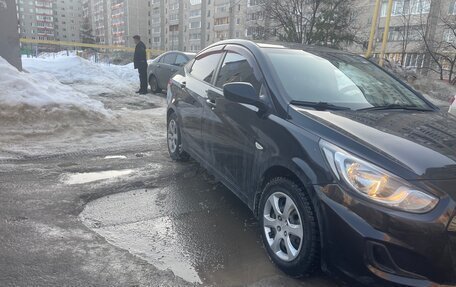 Hyundai Solaris II рестайлинг, 2011 год, 700 000 рублей, 2 фотография