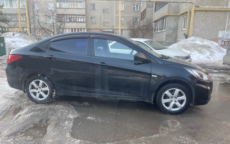 Hyundai Solaris II рестайлинг, 2011 год, 700 000 рублей, 3 фотография