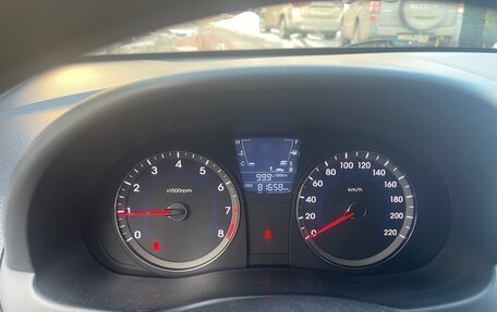 Hyundai Solaris II рестайлинг, 2011 год, 700 000 рублей, 7 фотография