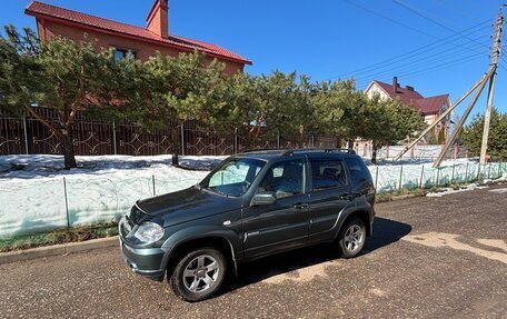 Chevrolet Niva I рестайлинг, 2017 год, 850 000 рублей, 4 фотография