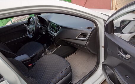 Hyundai Solaris II рестайлинг, 2018 год, 800 000 рублей, 11 фотография