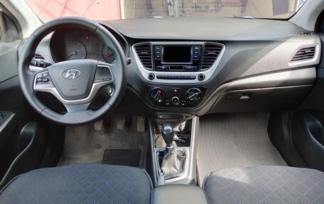 Hyundai Solaris II рестайлинг, 2018 год, 800 000 рублей, 14 фотография