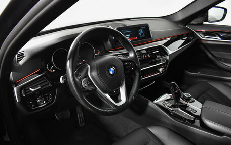 BMW 5 серия, 2018 год, 3 050 000 рублей, 9 фотография