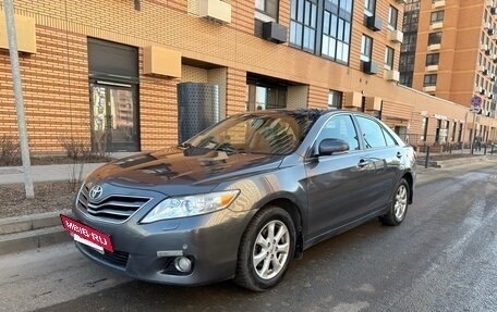 Toyota Camry, 2011 год, 1 050 000 рублей, 2 фотография