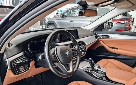 BMW 5 серия, 2018 год, 2 900 000 рублей, 9 фотография