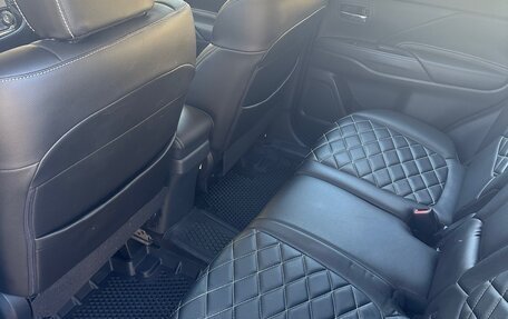 Mitsubishi Outlander III рестайлинг 3, 2022 год, 2 490 000 рублей, 7 фотография