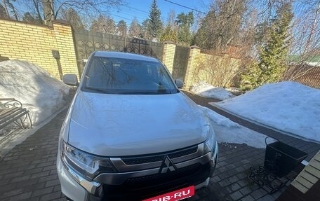 Mitsubishi Outlander III рестайлинг 3, 2022 год, 2 490 000 рублей, 9 фотография