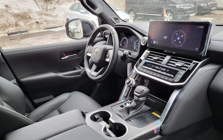 Toyota Land Cruiser, 2025 год, 17 900 000 рублей, 29 фотография