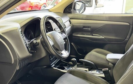 Mitsubishi Outlander III рестайлинг 3, 2017 год, 2 049 900 рублей, 11 фотография